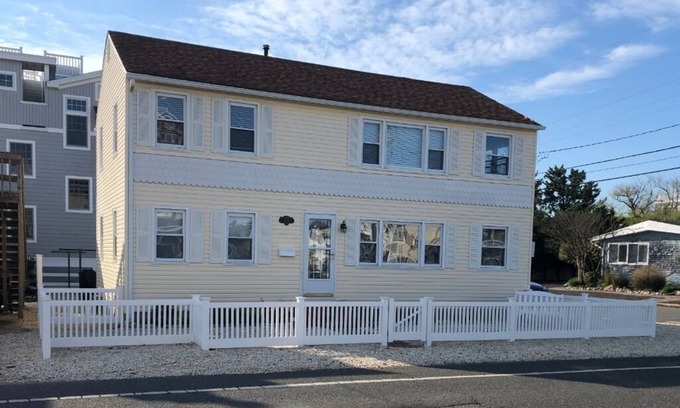 North Beach Haven Casa | Oceanside, Duplex - 1st Flr Unit North Beach Haven, 20th St