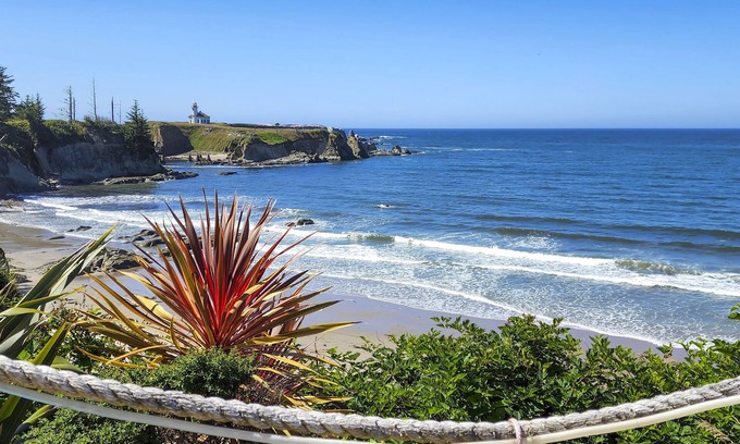 Coos Bay Casa | Oceanside Getaway w/ Beach Access & Home Gym!