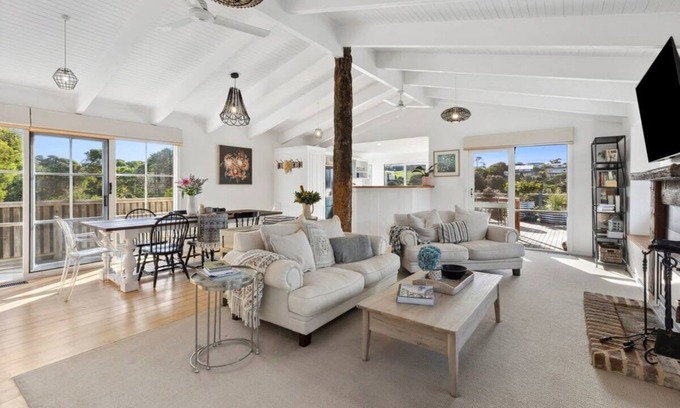 Ocean Grove Casa | Oceanside Haven: With Fire and lake views.