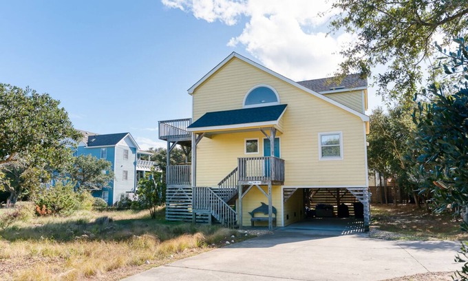Tuckahoe Casa | Oceanside home in Duck w/ hot tub & community pool!
