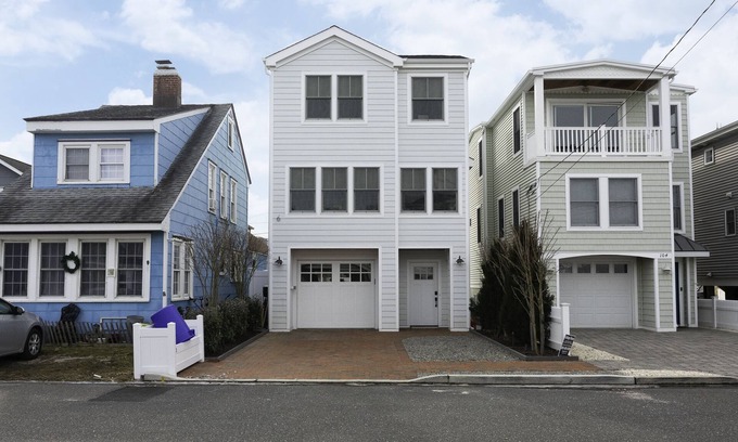 Ship Bottom Casa | Newly built Oceanside home with plunge pool! Pet friendly!