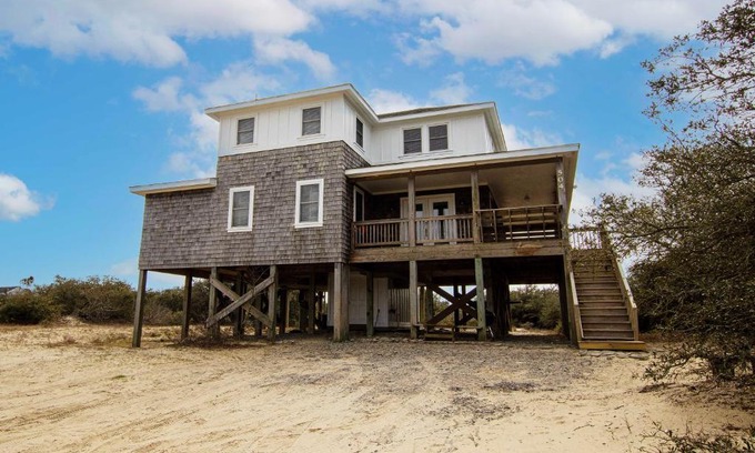Corolla Casa | Oceanside, Hot Tub, Screened Porch, Wild Horses, 4x504, Sol Searcher