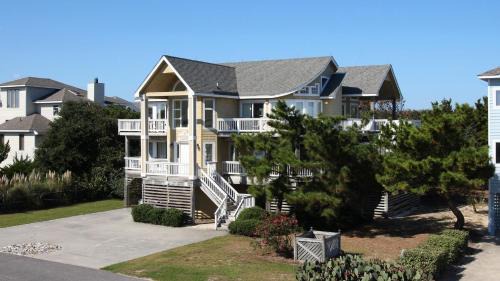 Whale Head Hill Casa | Oceanside, Ocean Views, Hot Tub, Close to Beach Access, 743, Golden Days