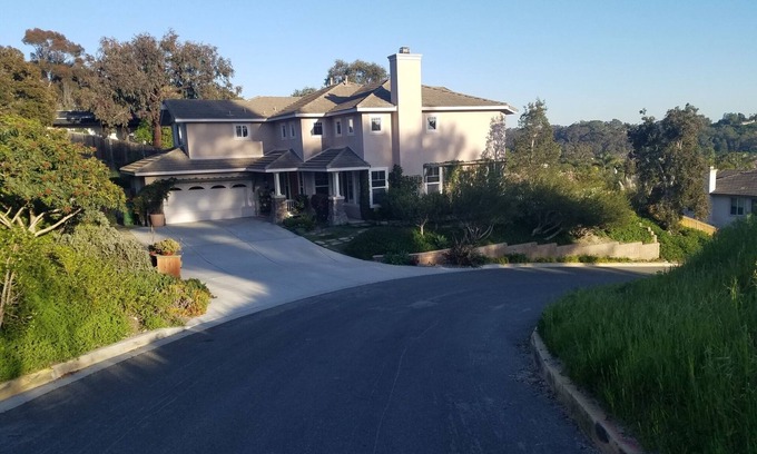 Fire Mountain Casa | Oceanside pasa por alto. 4 Hab / 3 Ba Hilltop. A pie o en bicicleta al lado C 'Bad O O'!