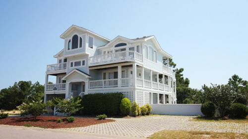 Corolla Light Casa | Oceanside, Private Pool, ELEV, Hot Tub, Corolla Light Amenities, BH6, Sunny Rays