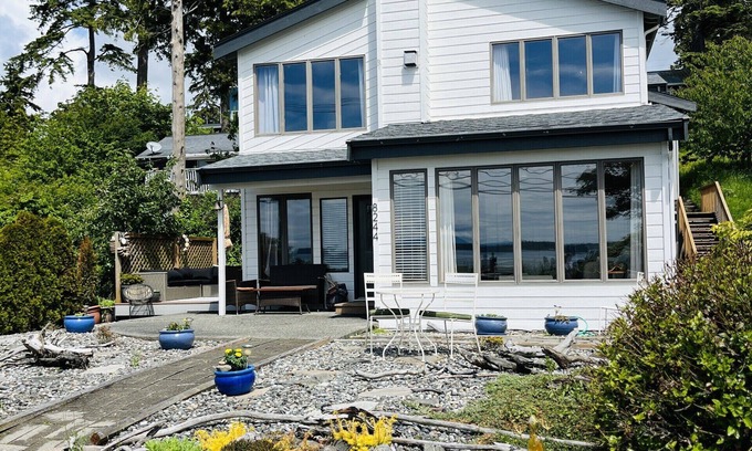 Birch Bay Cabaña | Oceanside Retreat ~ Private Beach in Quaint Seaside Town