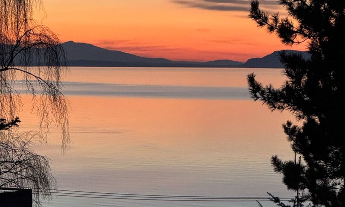 Regional District of Nanaimo Apartamento | Oceanside Rooftop Luxury with Amazing Deck