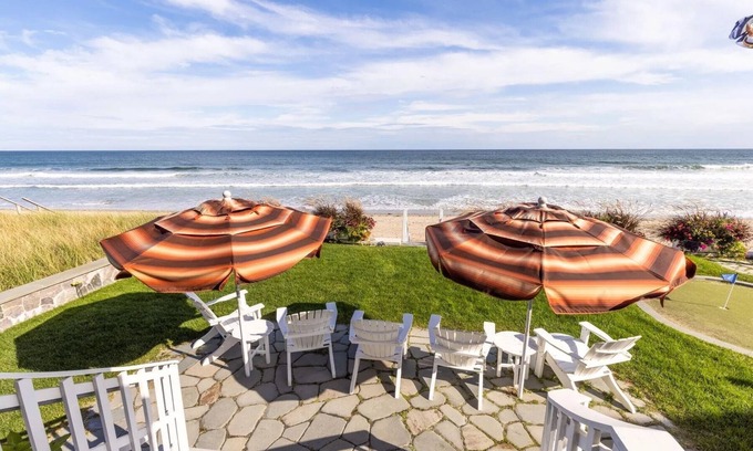 Ogunquit - Wells Villa | Oceanside Villa Retreat w/ Private Beach