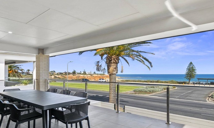 Port Noarlunga South Casa | Oceanview Escape by Wine Coast Holiday Rentals