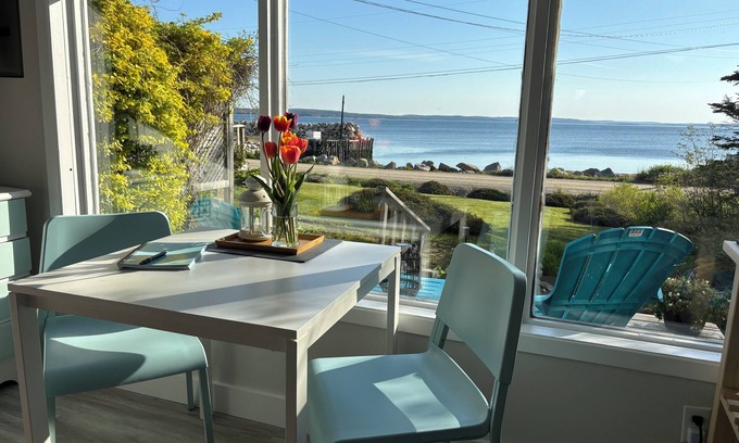 Mill Cove Apartamento | Oceanview Escape for Two, Steps from the Water - The Seanery Cottages