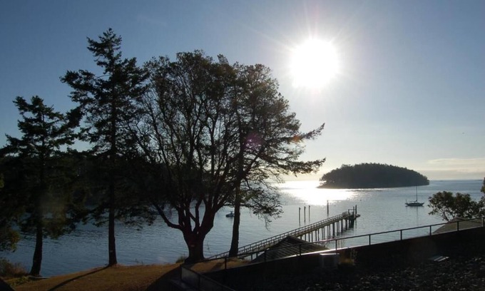 Mayne Island Casa | Mayne Island Resort - Waterview King Room 1