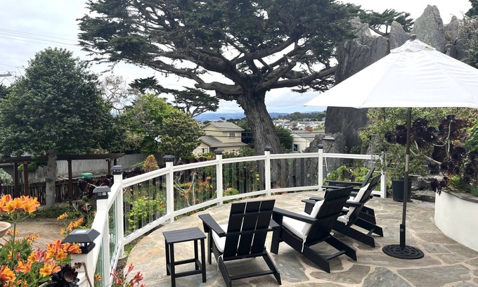 Pacific Grove Cabaña | Oceanview Lover's Point Cottage