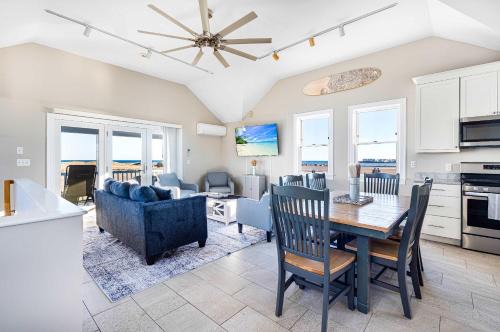 Hampton Casa | Oceanview Oasis Newly Renovated Parking