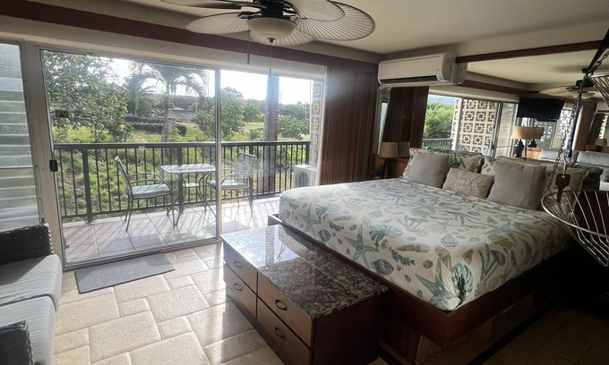 Poipu Apartamento | Remodelado Oceanview Poipu Condo con A / C, piscina, jardines, a pasos del océano!
