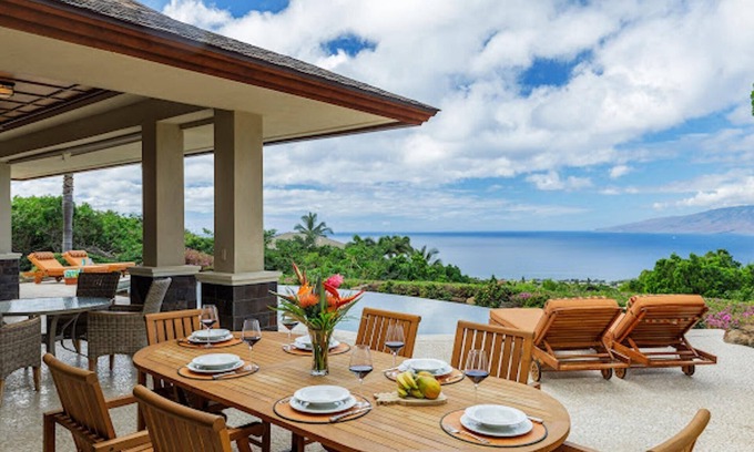 Historic Lahaina Front Street Casa | Oceanview, pool, Hot Tub!