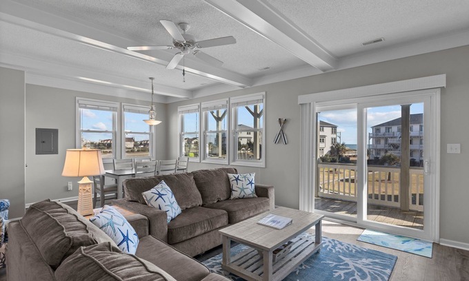 Emerald Isle Condominio | Oceanview, poolside, 2BR/2B condo sleeps 6