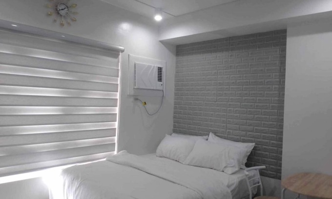 Taculing Apartamento | Oceanview Studio: Bacolod City