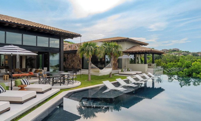 Punta Negra Casa | Oceanview Villa | 25 Guests | Gym & Jacuzzi | Expansive Pool w/ Bar | Gourmet Cuisine