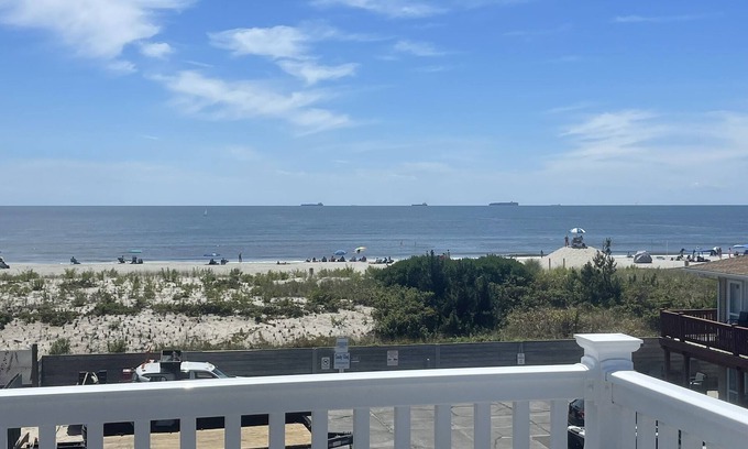 Alden Manor Casa | Oceanviews from Every Room...Steps to the Beach