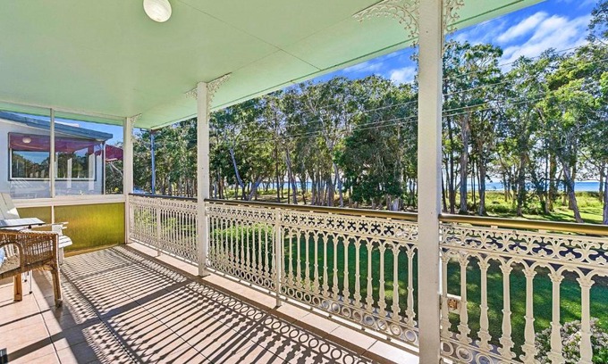 Traviston Casa | OceanViews on Burrum Up