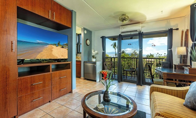 Kihei Apartamento | Estudio, remodelado, NUEVO AC, remodelado, electrodomésticos nuevos, PartialOceanView, 5 estrellas