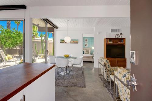 Twin Palms Casa | Ocotillo Lodge Retropad-1BR Bungalow South PS