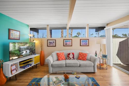Twin Palms Casa | Ocotillo Turquoise Hideaway by Oranj Palm