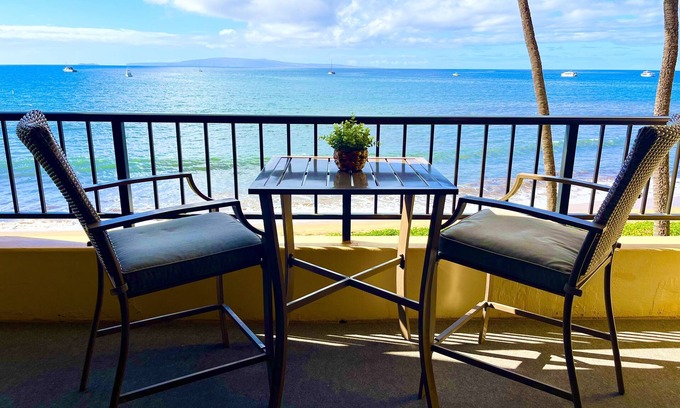 Kihei Complejo | AUG Special Beautiful 1 Bedroom Beachfront condo on the beach with free parking