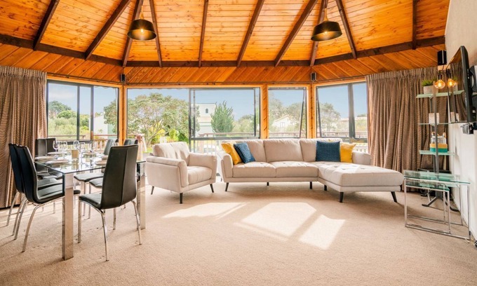 Matarangi Casa | Octagon by the Beach - less than 100m to Matarangi Beach