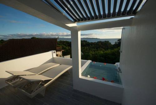 Ermita Night District Apartamento | Octagon Villa with rooftop bathtub & 270° view