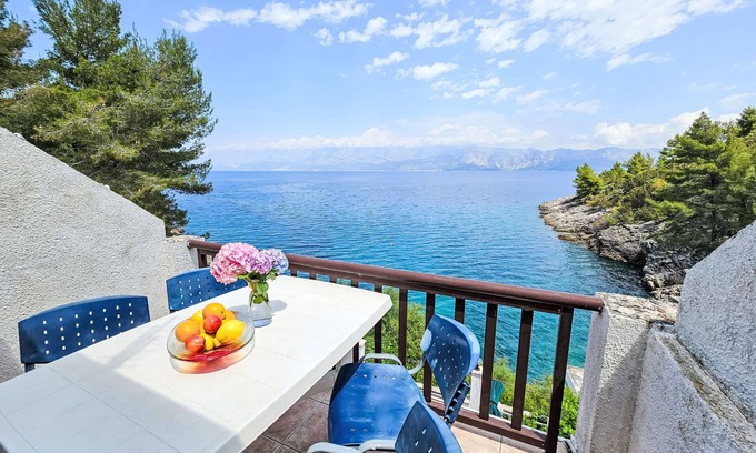 Bogomolje Apartamento | Octopus by Interhome