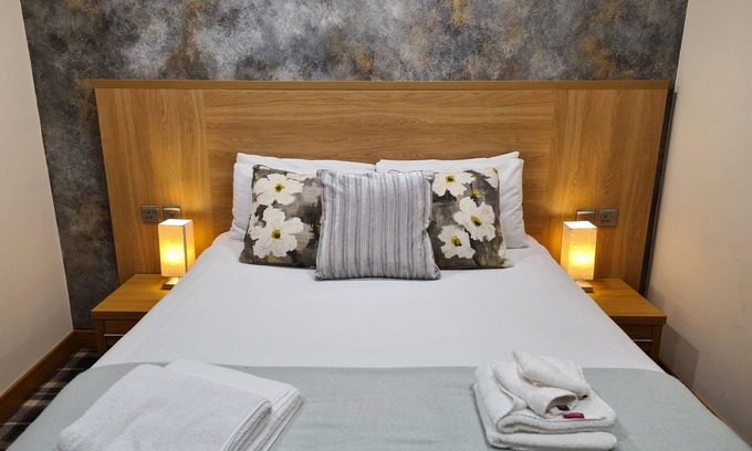 Carlton Hotel | Oddfellows Hotel Bar & Restaurant
