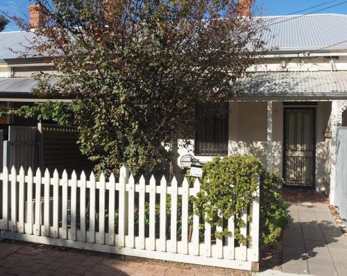 Parkside Casa | Odeon Cottage - Part of Harrietts