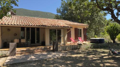 Rustrel Casa | Odette du Colorado, vue sur le colorado, jacuzzi, boisé