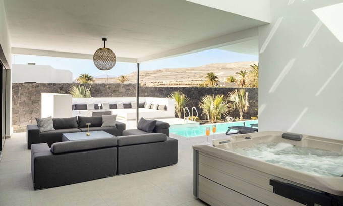 Puerto Calero Villa | Odin 2 | Experimente un lujo inigualable en Puerto Calero, Lanzarote