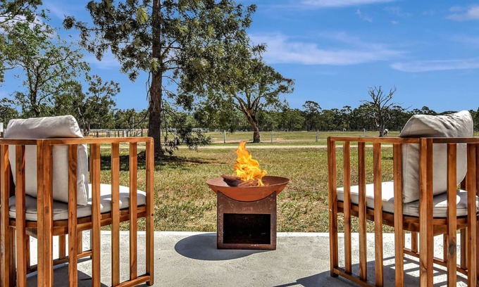 Cessnock Casa | Odyssean Farmstay Cabin - Romantic Getaway, Roche Concert Bus Route & Nearby Wineries