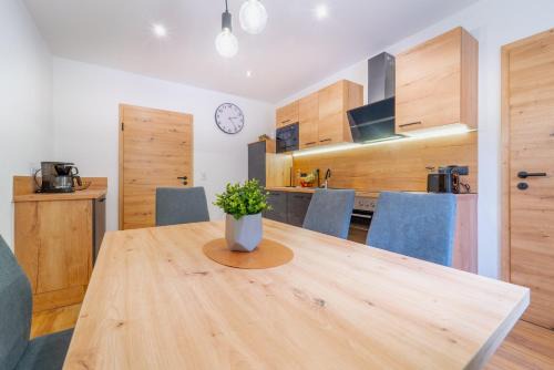 Oetztal-Bahnhof Apartamento | Oetztaler Lausbubenhaus Max & Moritz