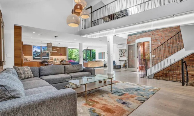 Mapleton Hill Casa | ❤️of Downtown All New! Mod 6BR ☆6min→ Pearl☆Hottub