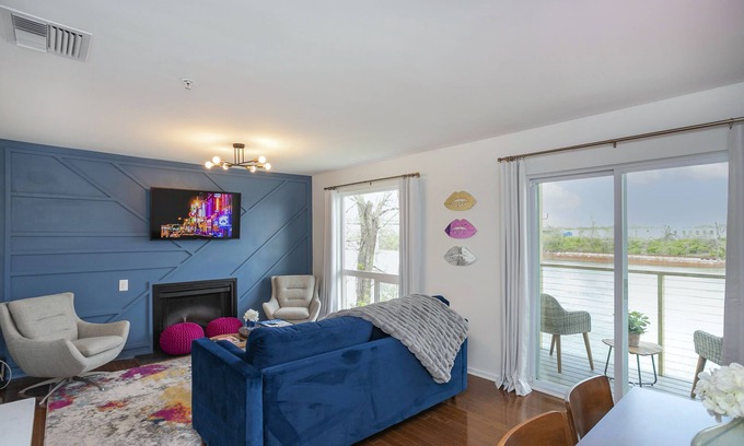 North Capitol Apartamento | ❤️ of DWNTWN, Riverfront w pool, walk 2 Broadway