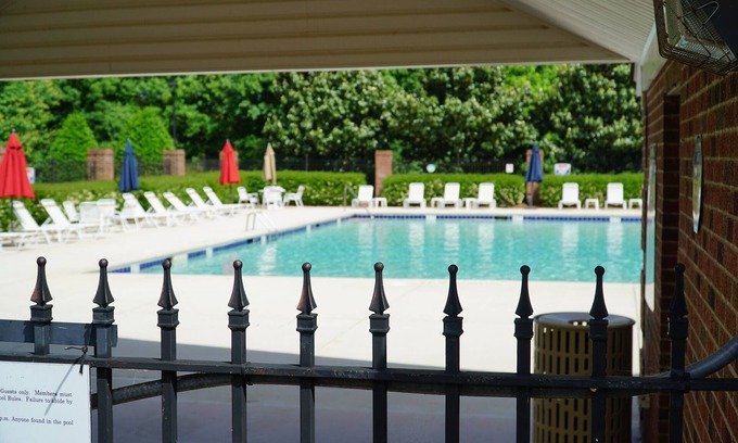 North Raleigh Casa | ❤️ of North Raleigh, Peaceful, Seasonal Pool, Keyless Entry - Pet Friendly!