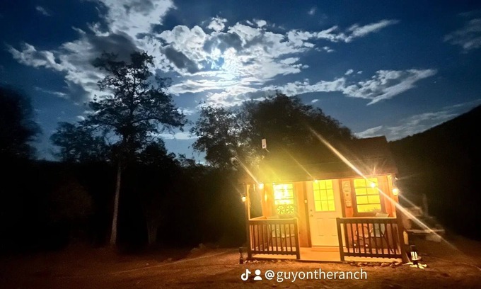 Squaw Valley Cabina | Off-Grid 1-Bed Cabin in Yokuts Valley