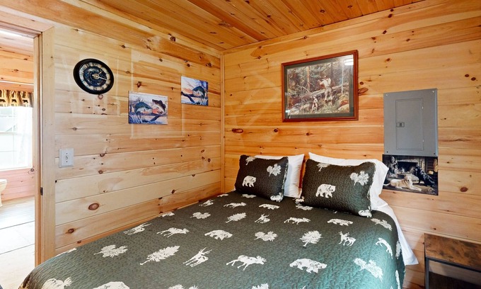 Bingham Casa | Off-Grid Cabin, 25 Acres, Firepit, Trails, Dogs Ok
