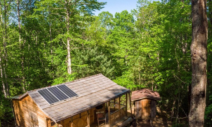 Marshall Cabina | Off-Grid Cabin-Appalachia Glamping-30 Min to AVL-4WD Needed - NO Cleaning Fee!