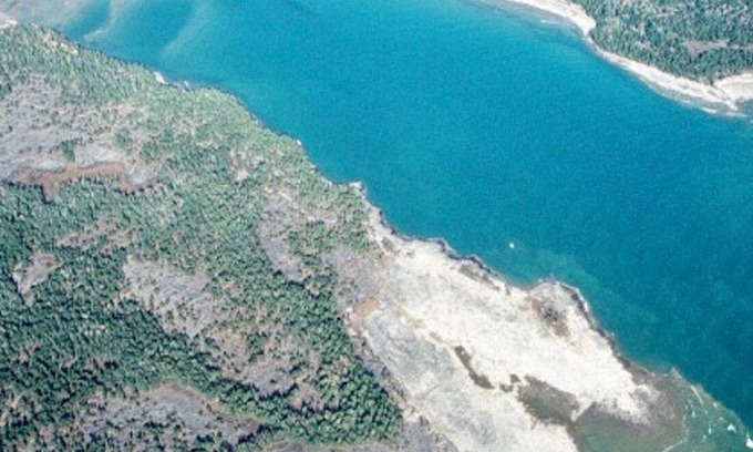Manitoulin District Cabina | Off Grid Experience on the most unique alvar rock beach on Manitoulin Island.