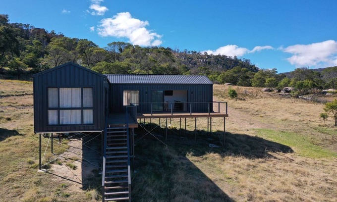 Tenterfield Casa | Off-Grid Farm Stay with Scenic Views