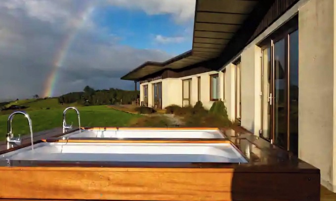 Mangapai Casa | Off-Grid Luxury - Soak In The View