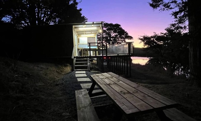 Wayby Cabina | Off Grid River Hut