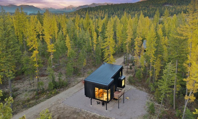 Columbia Falls Casa | Off Grid Stays 'The Box' #3