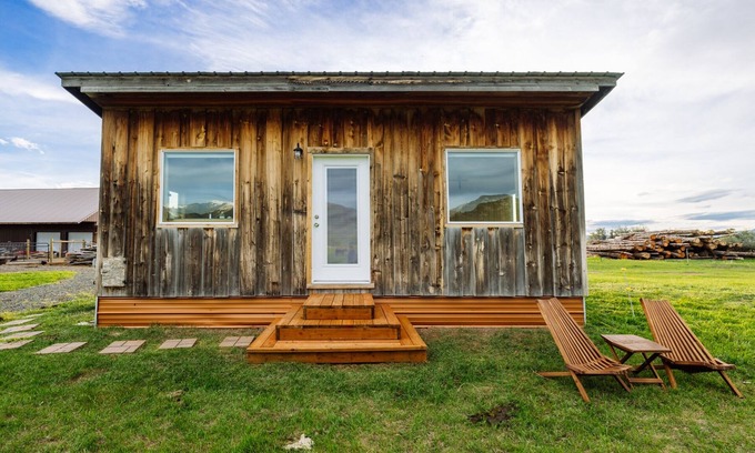 Whitehall Otro | Off-grid tiny home farm stay with incredible mountain views!