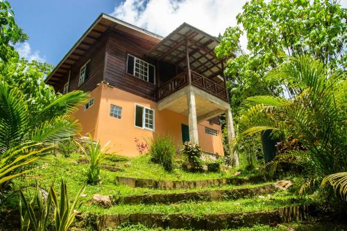 Las Cuevas Cama Y Desayuno | Off-grid Zen Forest Den